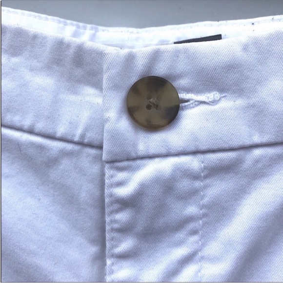 Old Navy white shorts - Picture 4 of 10